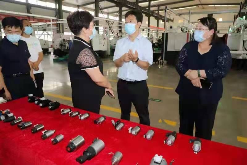 美女肏屄大黑逼安阳市市长高永一行莅临我公司参观调研